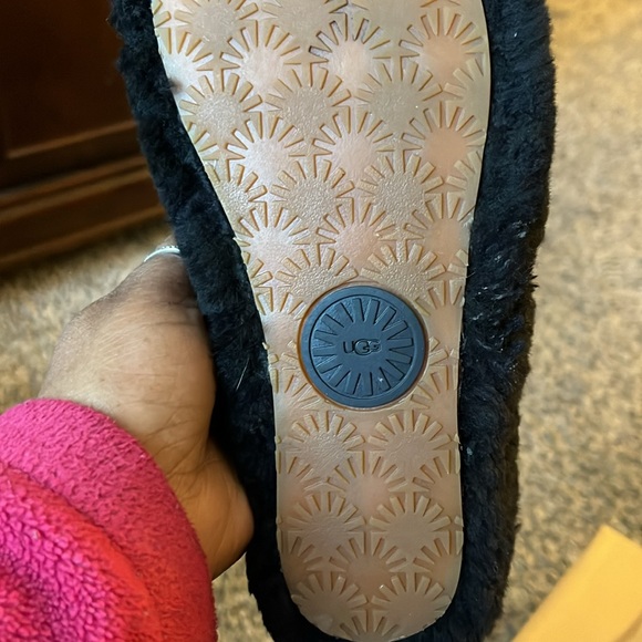 Uggs Fluff Slides - Picture 4 of 8